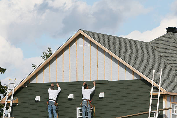 Professional Siding technician working in Elizabeth, NJ